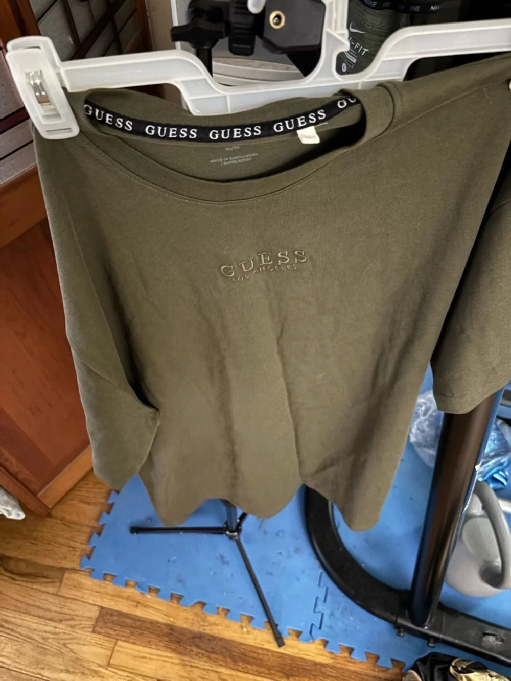 GUESS Olive Embroidered Logo Short Sleeve Tee - Picture 3 of 3